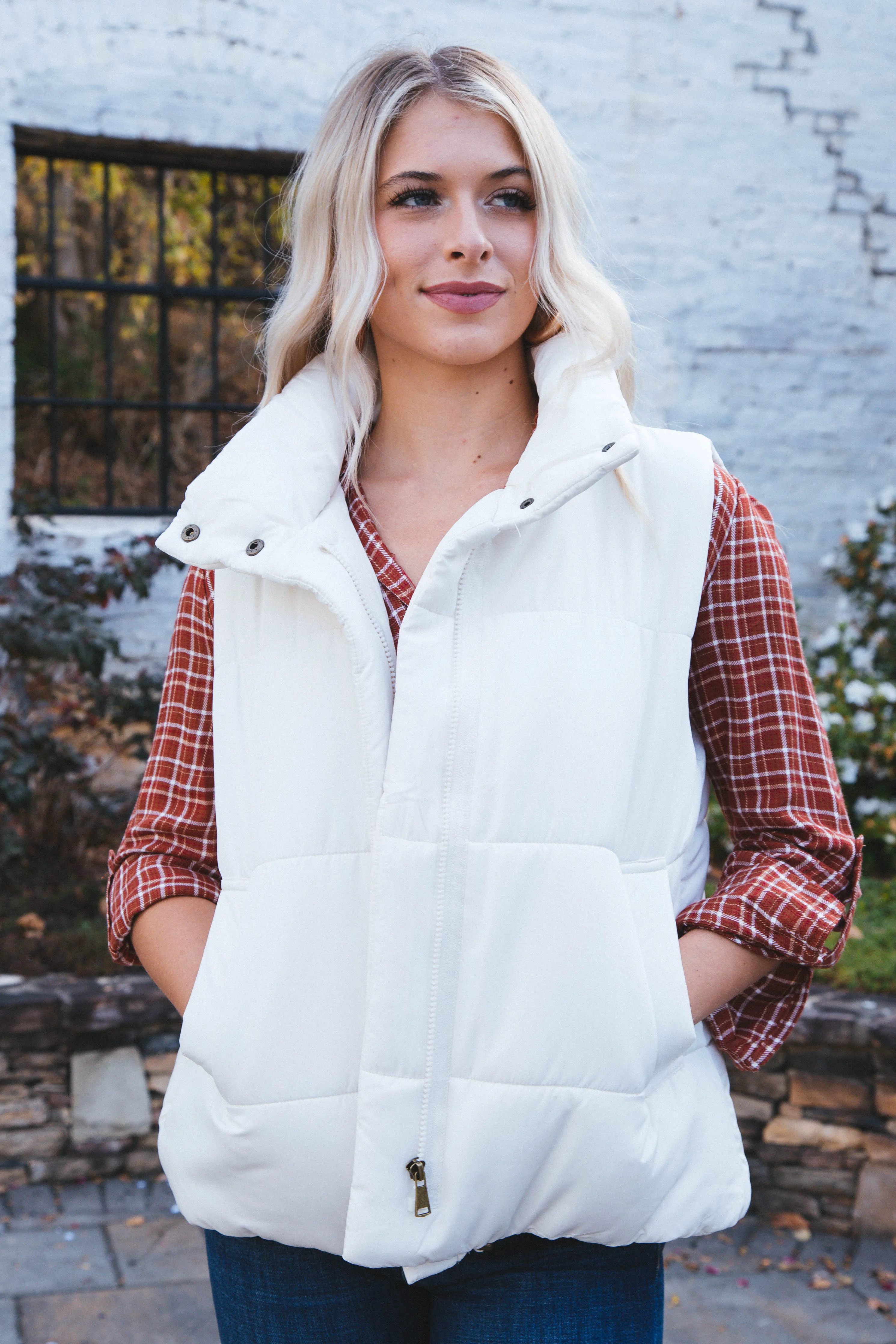 Jalyssa Zip Up Puffer Vest, Ivory